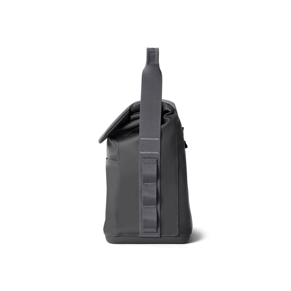 18060131777 LONCHERA DAYTRIP BAG 2.0 6L CHARCOAL MARCA YETI