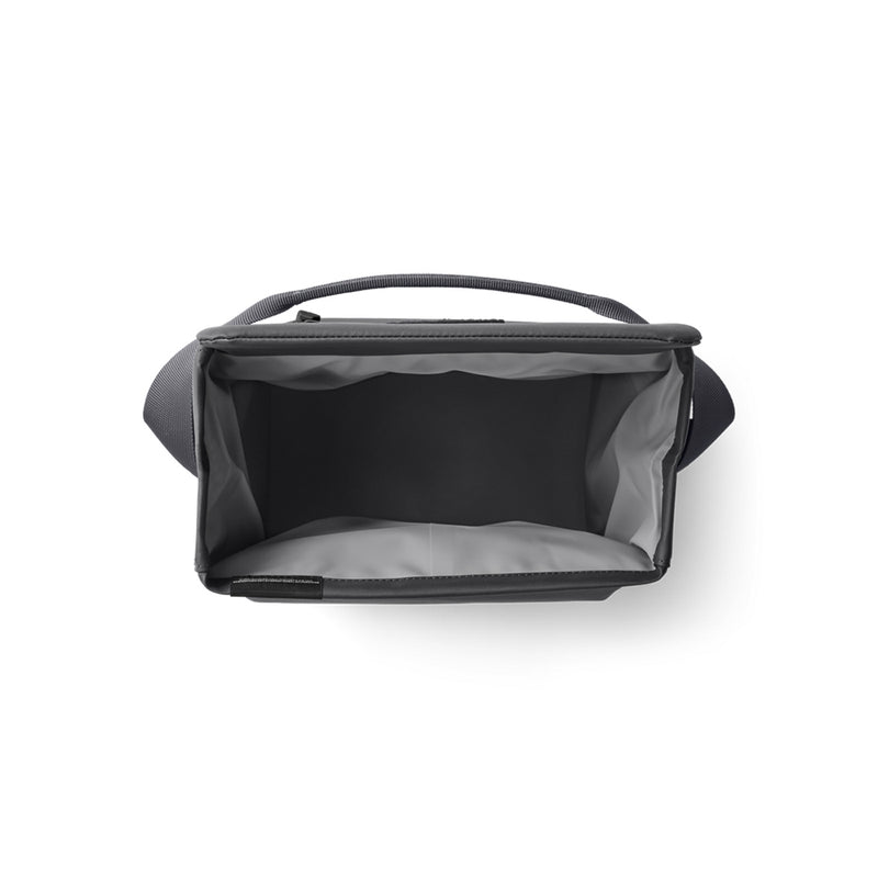 18060131777 LONCHERA DAYTRIP BAG 2.0 6L CHARCOAL MARCA YETI