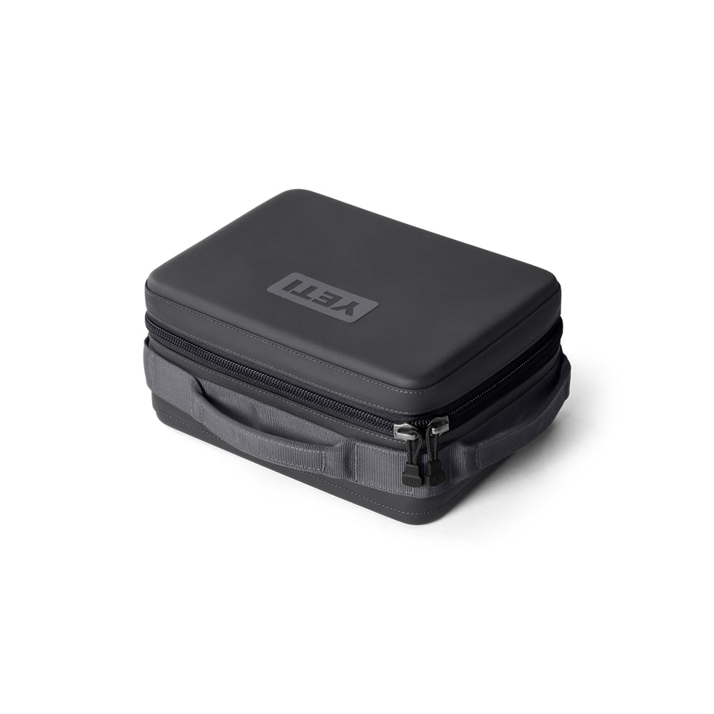 18060131779 LONCHERA DAYTRIP BOX 2.0 5L CHARCOAL MARCA YETI