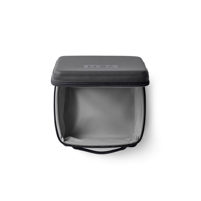 18060131862 LONCHERA DAYTRIP BOX 2.0 3L CHARCOAL MARCA YETI