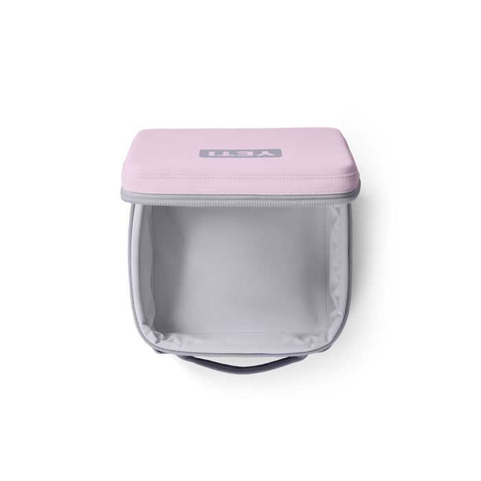 18060131867 LONCHERA DAYTRIP BOX 2.0 3L CHERRY BLOSSOM MARCA YETI