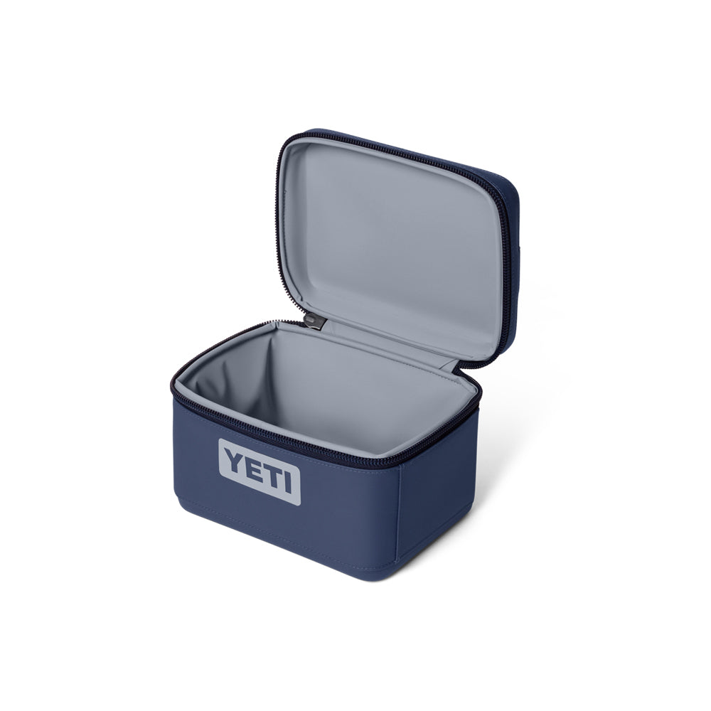 18060132051 LONCHERA DAYTRIP SNACK BOX 3L CLASSIC NAVY MARCA YETI