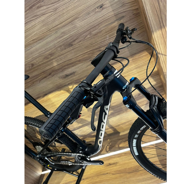 R23005KY BICICLETA OIZ H30 2024 ARMOR BLACK (GLOSS-MATT) MARCA ORBEA T.M