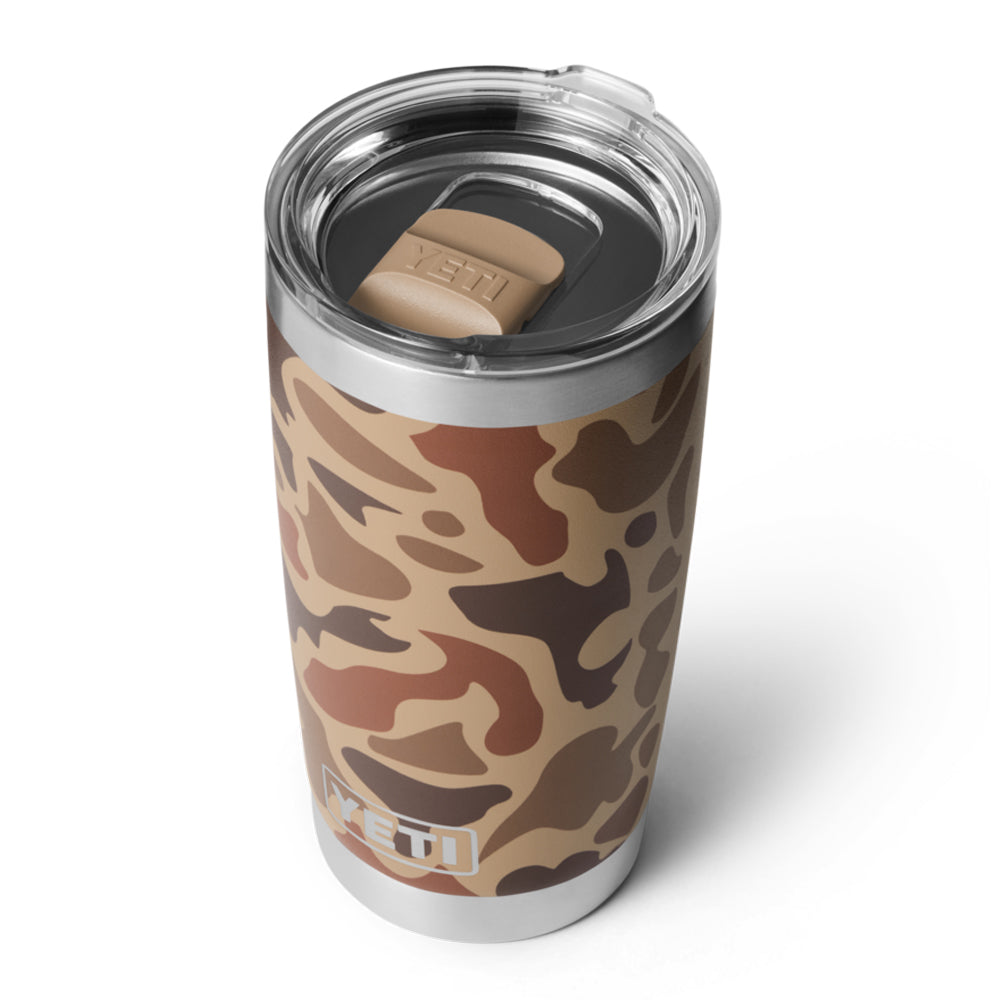 21071505925 TERMO RAMBLER 20oz WETLANDS CAMO MARCA YETI