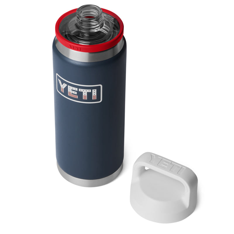 21071508705 TERMO RAMBLER 26oz CHUG CAP NAVY/RESCUE RED/WHITE/BADGE MARCA YETI