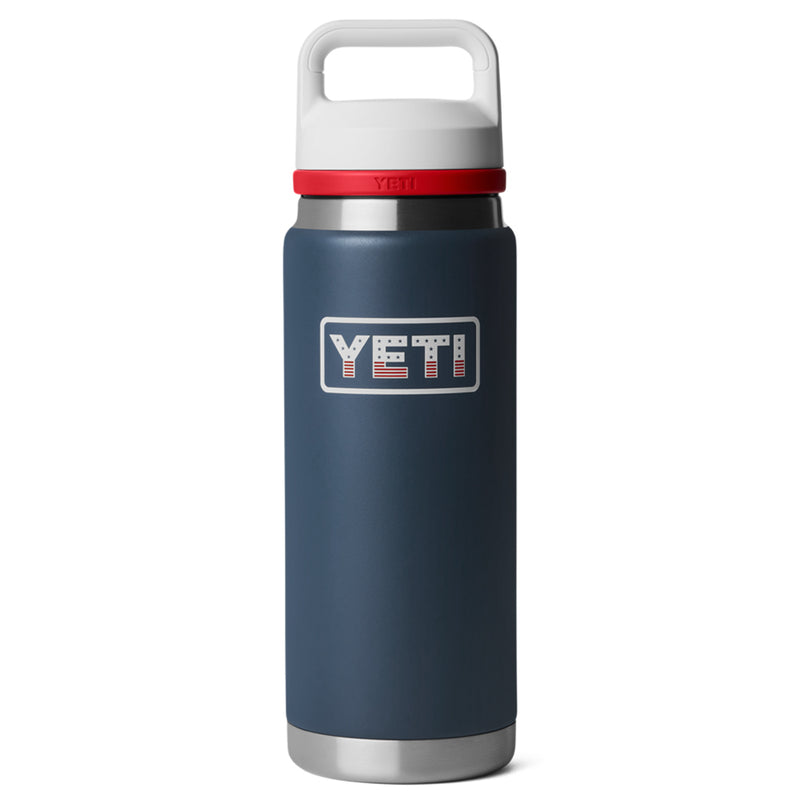 21071508705 TERMO RAMBLER 26oz CHUG CAP NAVY/RESCUE RED/WHITE/BADGE MARCA YETI
