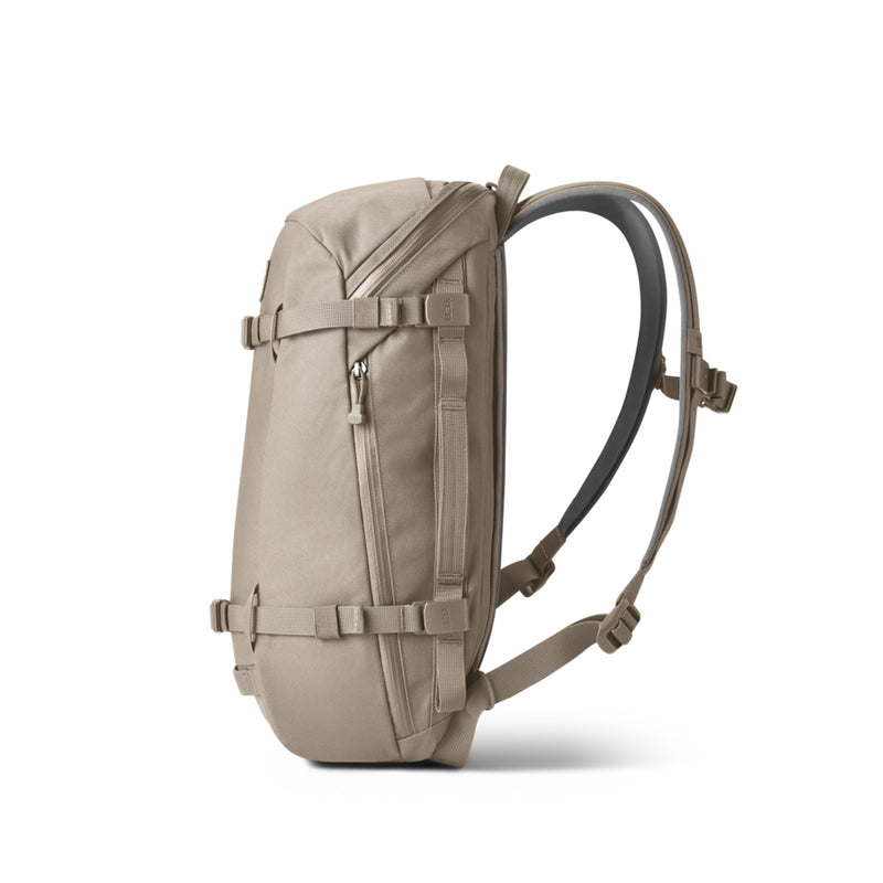 26010000320 MOCHILA CROSSROADS 22L CARRY ON CAPE DARK TAUPE MARCA YETI