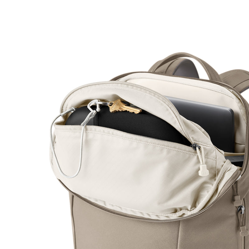 26010000320 MOCHILA CROSSROADS 22L CARRY ON CAPE DARK TAUPE MARCA YETI