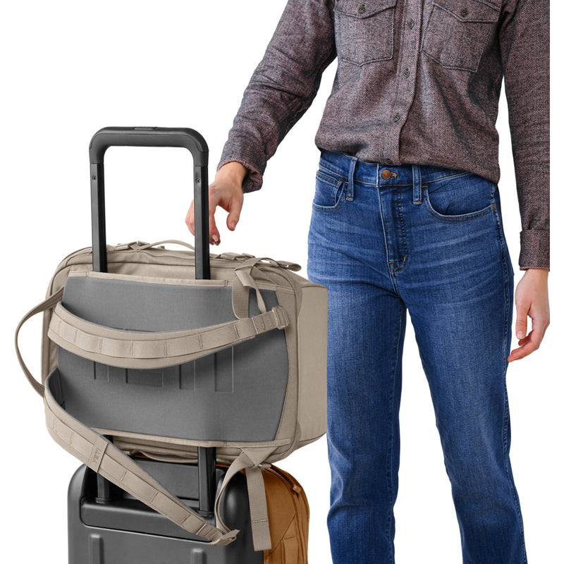 26010000320 MOCHILA CROSSROADS 22L CARRY ON CAPE DARK TAUPE MARCA YETI