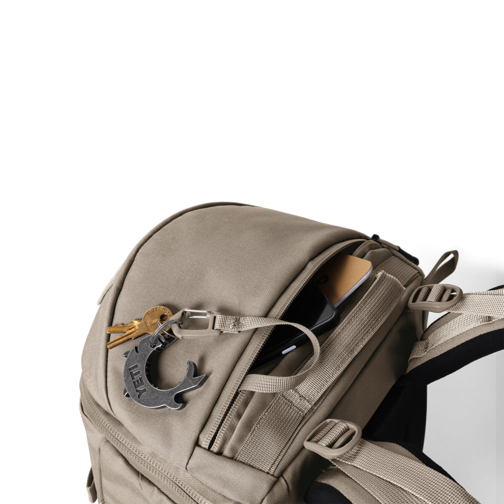 MOCHILA YETI 22L RANCHERO EVERYDAY CARRY CAPE DARK TAUPE 26010000455