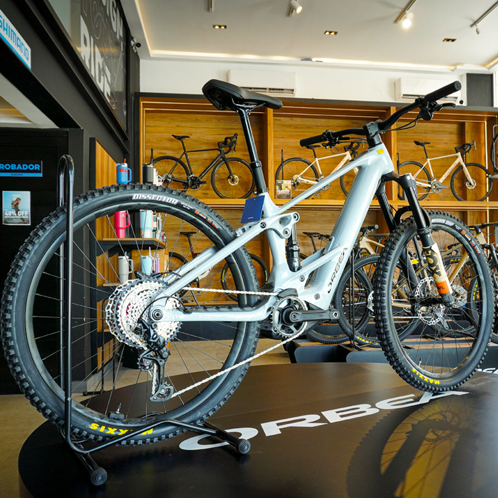 S64203SK BICICLETA WILD ST H20 20MPH 2025 HALO SILVER (GLOSS) MARCA ORBEA T. CH