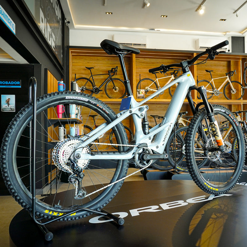 S64203SK BICICLETA WILD ST H20 20MPH 2025 HALO SILVER (GLOSS) MARCA ORBEA T. CH