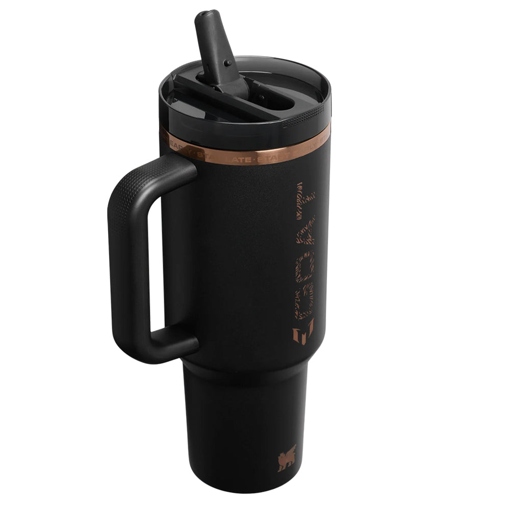 94822PT TERMO QUENCHER PROTOUR 40oz MESSI NEGRO GOAT MARCA STANLEY