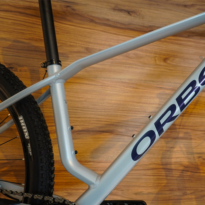 T21103M1 BICICLETA ALMA H20 2026 HALO SILVER - TANZANITE (GLOSS) MARCA ORBEA T.CH