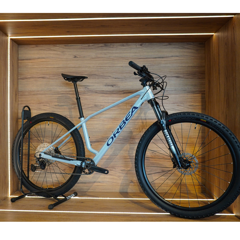 T21105M1 BICICLETA ALMA H20 2026 HALO SILVER - TANZANITE (GLOSS) MARCA ORBEA T.M