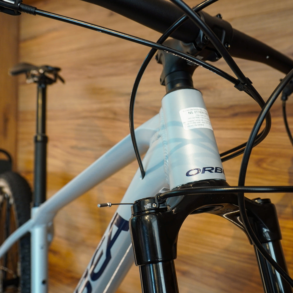 BICICLETA ORBEA ALMA H20 2026 HALO SILVER - TANZANITE MEDIANA T21105M1