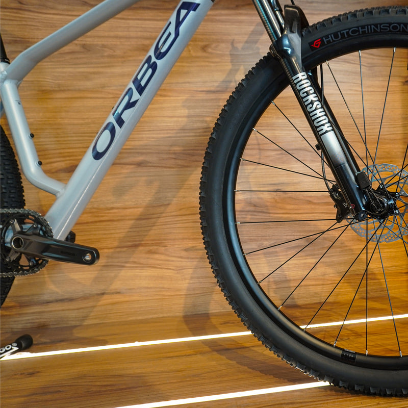 T21107M1 BICICLETA ALMA H20 2026 HALO SILVER - TANZANITE (GLOSS) MARCA ORBEA T.G