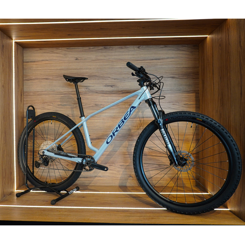 T21107M1 BICICLETA ALMA H20 2026 HALO SILVER - TANZANITE (GLOSS) MARCA ORBEA T.G