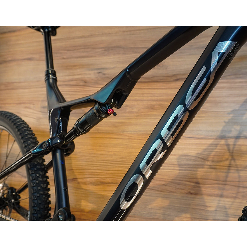 T21005M2 BICICLETA ALMA H30 2026 ESPACE GREEN (MATT) - IVORY WHITE (GLOSS) MARCA ORBEA T.M