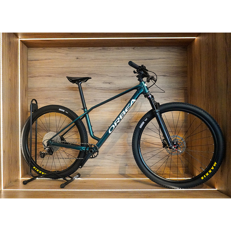 T21005M2 BICICLETA ALMA H30 2026 ESPACE GREEN (MATT) - IVORY WHITE (GLOSS) MARCA ORBEA T.M