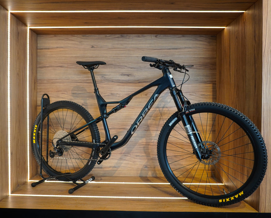 T21005M2 BICICLETA ALMA H30 2026 ESPACE GREEN (MATT) - IVORY WHITE (GLOSS) MARCA ORBEA T.M