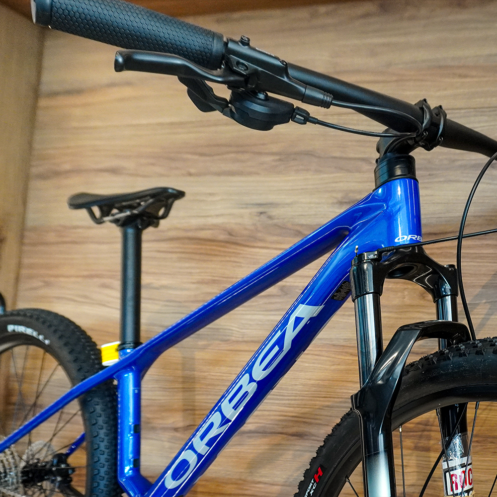 BICICLETA ORBEA ALMA M50 2026 COBALT BLUE - CARBON RAW MEDIANA T21305F8