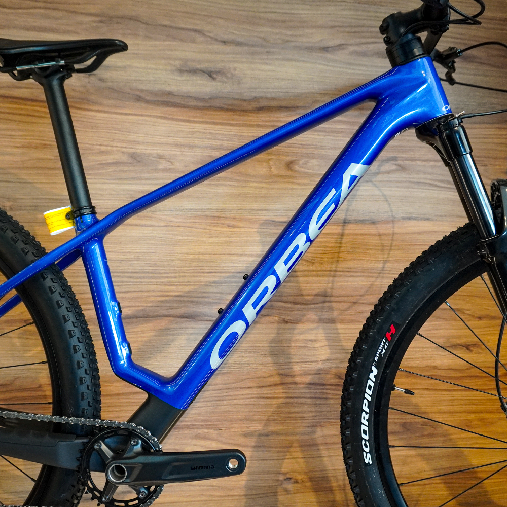 BICICLETA ORBEA ALMA M50 2026 COBALT BLUE - CARBON RAW MEDIANA T21305F8