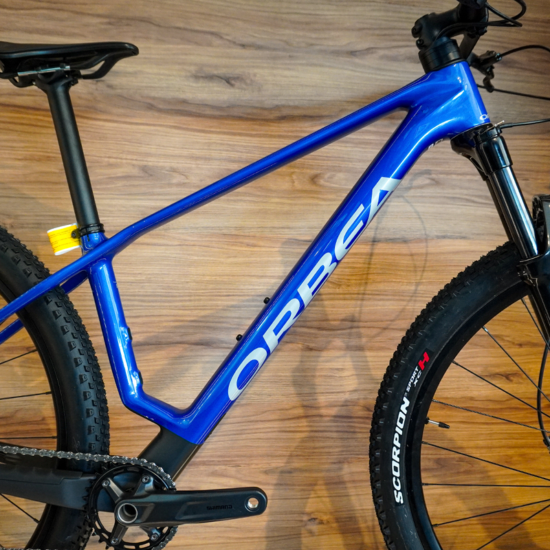 T21305F8 BICICLETA ALMA M50 2026 COBALT BLUE (GLOSS) - CARBON RAW (MATT) MARCA ORBEA T.M