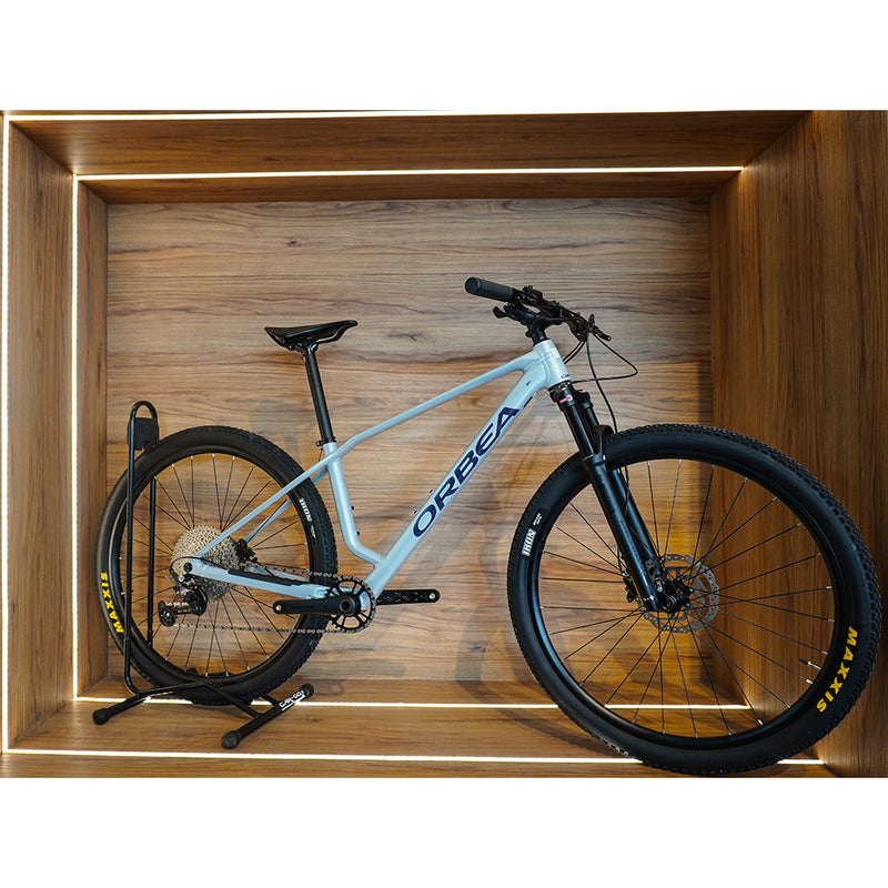 T21007M1 BICICLETA ALMA H30 2026 HALO SILVER - TANZANITE (GLOSS) MARCA ORBEA T.G