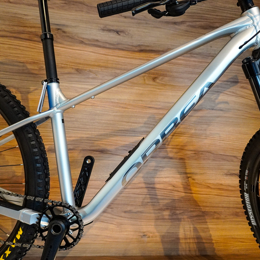 BICICLETA ORBEA LAUFEY H30 2026 SMOOTH SILVER - TITANIUM MEDIANA T23305PH