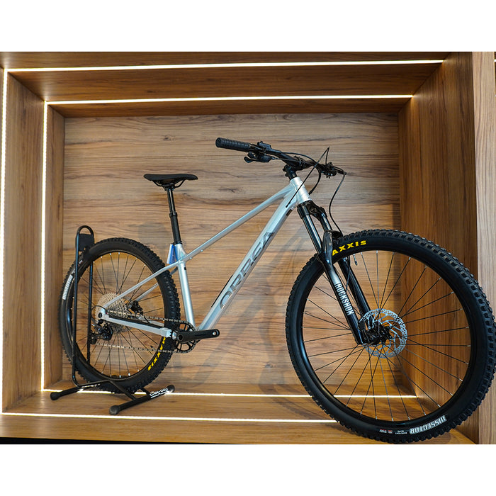 T23305PH BICICLETA LAUFEY H30 2026 SMOOTH SILVER (MATT) - TITANIUM (GLOSS) MARCA ORBEA T.M