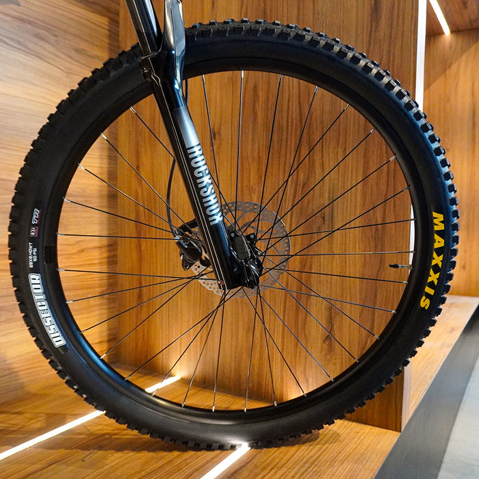 T23305PH BICICLETA LAUFEY H30 2026 SMOOTH SILVER (MATT) - TITANIUM (GLOSS) MARCA ORBEA T.M