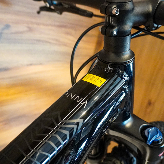 R20314N9 BICICLETA ONNA 20 2024 BLACK (GLOSS-MATT) MARCA ORBEA T. XCH