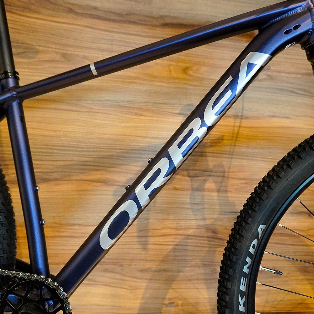 T20717RD BICICLETA ONNA 29 20 2026 TANZANITE (MATT) - SILVER (GLOSS) MARCA ORBEA T.M