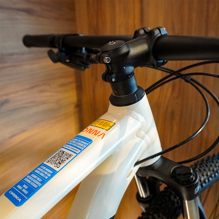 T20517RF BICICLETA ONNA 29 50 2026  IVORY WHITE (GLOSS) - NAVY BLUE (MATT) MARCA ORBEA T.M