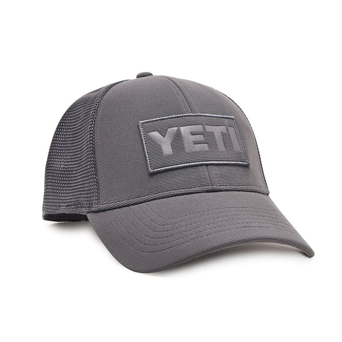 21023000994 GORRA TRUCKER CON PARCHE GRIS MARCA YETI