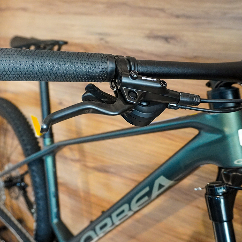 BICICLETA ORBEA ALMA M50 2026 SEAWEED CARBON VIEW MEDIANA T21305FA