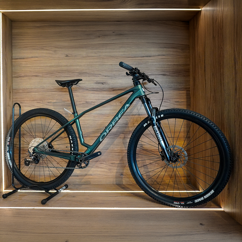 T21305FA BICICLETA ALMA M50 2026 SEAWEED CARBON VIEW (MATT-GLOSS) MARCA ORBEA T.M