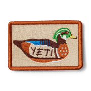 21023007832 PARCHE DUCK CAFE MARCA YETI