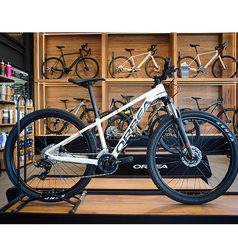 T20114RF BICICLETA ONNA 50 2026 IVORY WHITE (GLOSS) NAVY BLUE (MATT) MARCA ORBEA T.XS