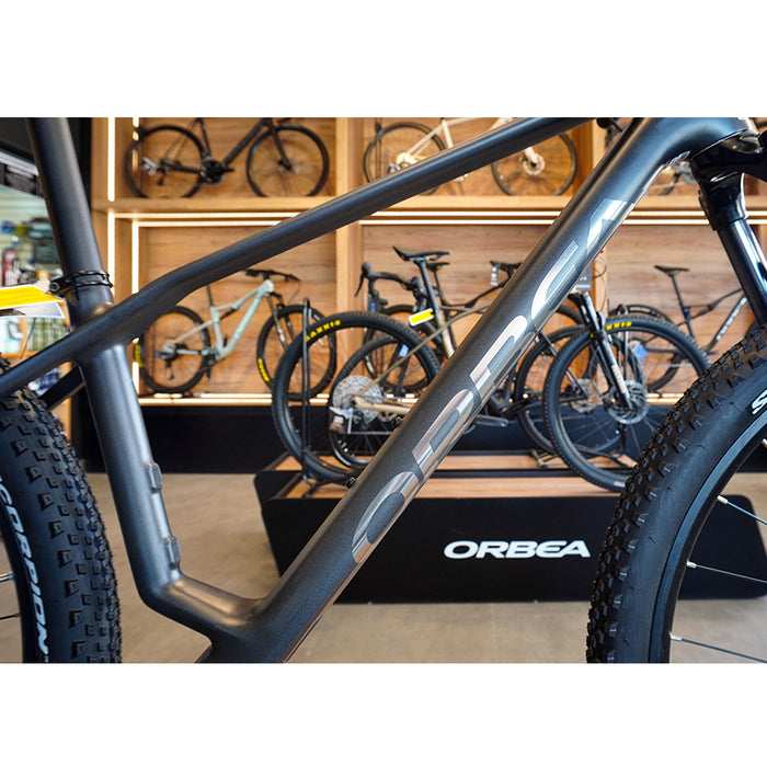 T21305FB BICICLETA ALMA M50 2026 DIAMOND CARBON VIEW (MATT-GLOSS) MARCA ORBEA T.M